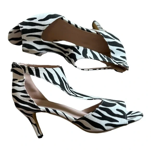 YASIRUN White Zebra Cutout Ankle-Strap Sandal - Women - Picture 8 of 13